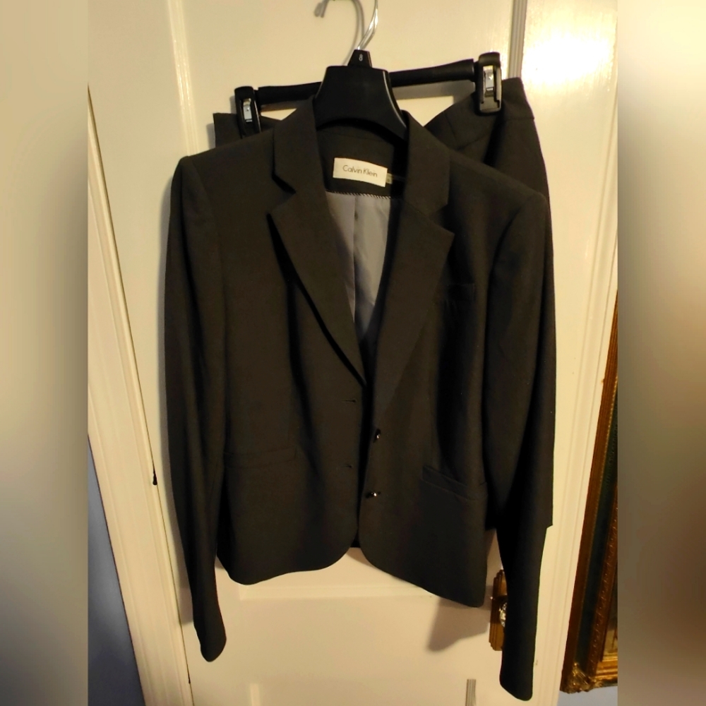 Calvin Klein Suit - like new